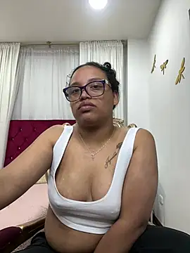 Snapshot of angela_angels_ chatting on January 13, 6:27 am angela angels online show from January 13, 6:27 am