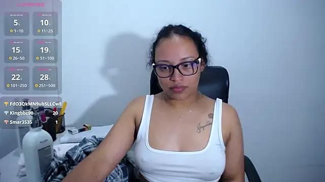 Snapshot of angela_angels_ chatting on February 7, 12:31 am angela angels online show from February 7, 12:31 am
