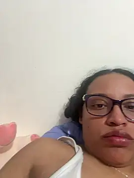 Snapshot of angela_angels_ chatting on February 9, 8:24 pm angela angels online show from February 9, 8:24 pm