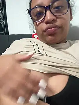 Snapshot of angela_angels_ chatting on February 23, 9:59 pm angela angels online show from February 23, 9:59 pm