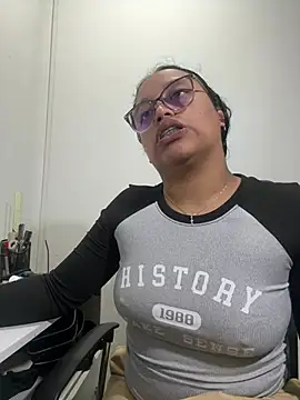 Snapshot of angela_angels_ chatting on March 15, 4:35 am angela angels online show from March 15, 4:35 am