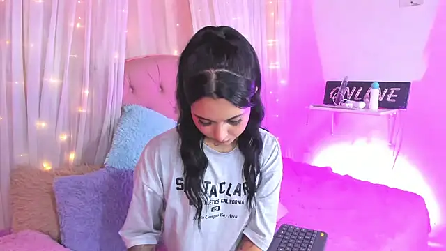 Snapshot of _Mia__9 chatting on February 12, 11:51 pm Mia 9 online show from February 12, 11:51 pm