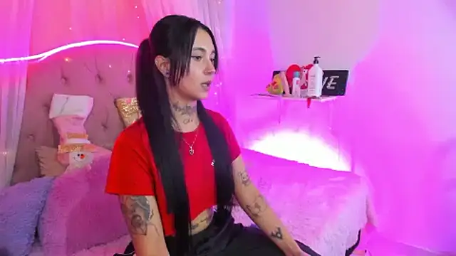 Snapshot of _Mia__9 chatting on February 17, 12:21 am Mia 9 online show from February 17, 12:21 am