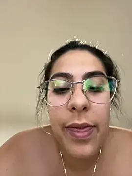 Snapshot of cheke42000 chatting on December 28, 12:36 am cheke42000 online show from December 28, 12:36 am