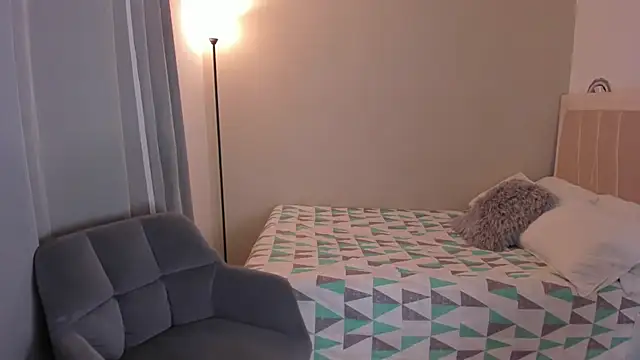 lulu rrussell online show from March 29, 4:23 am