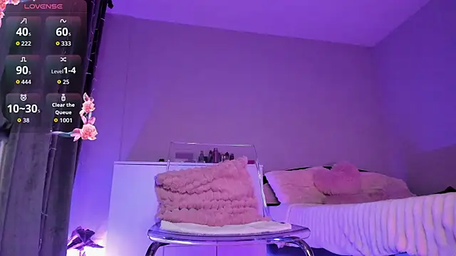 kyliejo18 online show from April 3, 2:42 am