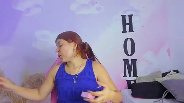 Snapshot of carolayrosse chatting on February 4, 1:13 am carolayrosse online show from February 4, 1:13 am