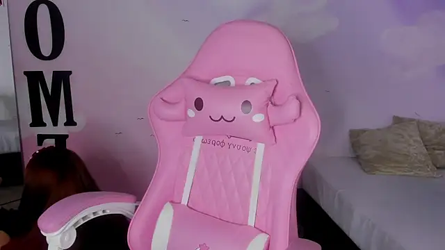 Snapshot of carolayrosse chatting on March 1, 1:22 am carolayrosse online show from March 1, 1:22 am