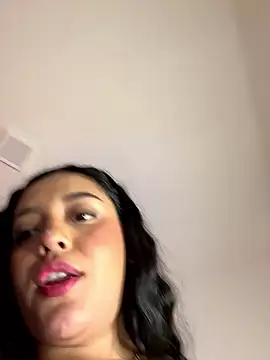 Snapshot of kenndall_21 chatting on December 9, 5:18 am kenndall 21 online show from December 9, 5:18 am