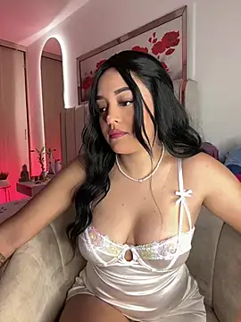 Snapshot of kenndall_21 chatting on December 19, 2:56 am kenndall 21 online show from December 19, 2:56 am