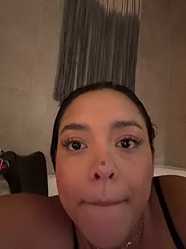 Snapshot of kenndall_21 chatting on February 4, 5:10 am kenndall 21 online show from February 4, 5:10 am