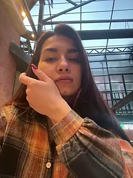 Swee Alicee online show from May 12, 4:26 pm