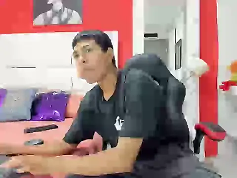 Snapshot of marcus_wills19 chatting on December 9, 2:49 pm marcus wills19 online show from December 9, 2:49 pm