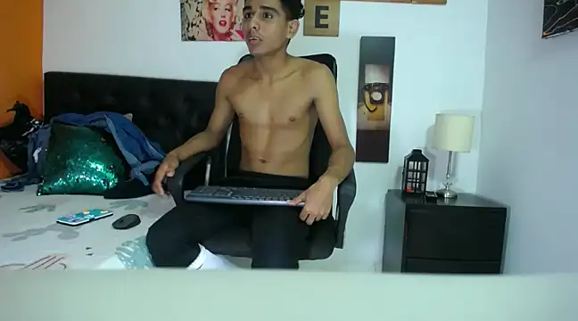 Snapshot of marcus_wills19 chatting on January 8, 2:35 pm marcus wills19 online show from January 8, 2:35 pm