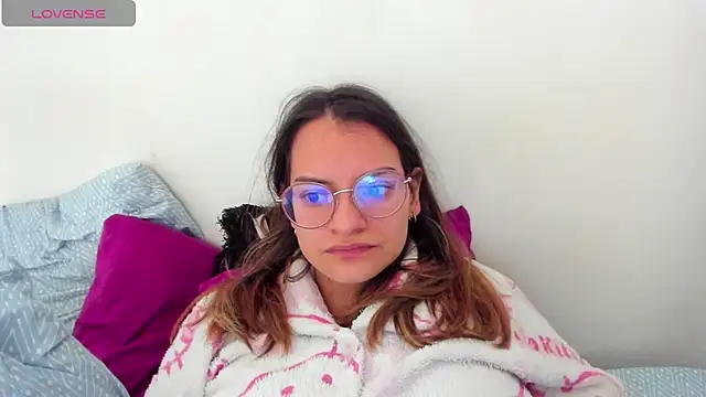 Angie Pirss online show from December 15, 3:05 pm