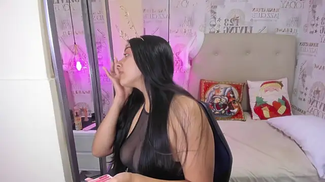 Snapshot of Alyssapark chatting on December 13, 7:21 pm Alyssapark online show from December 13, 7:21 pm