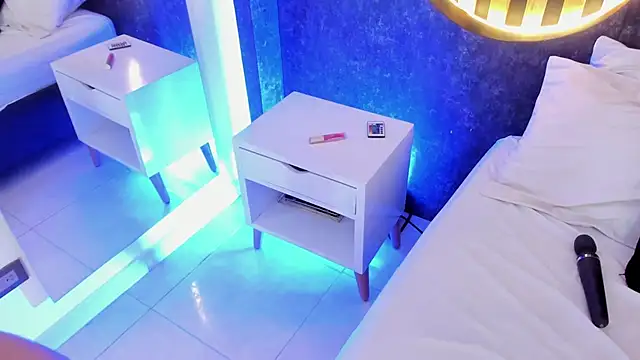 Snapshot of miss10_antonella chatting on February 6, 8:45 pm miss10 antonella online show from February 6, 8:45 pm