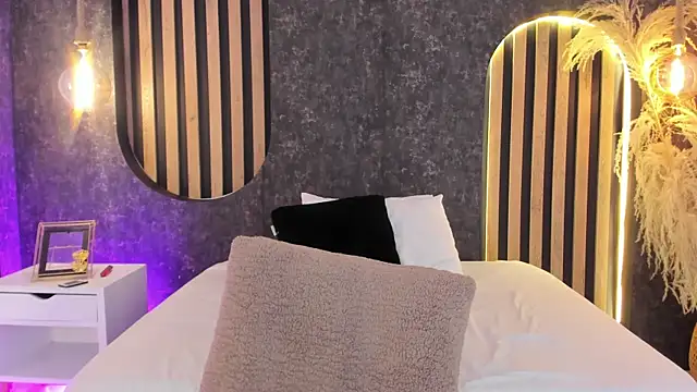 Snapshot of miss10_antonella chatting on February 13, 11:58 pm miss10 antonella online show from February 13, 11:58 pm