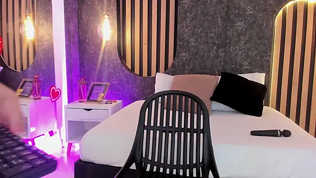 Snapshot of miss10_antonella chatting on February 21, 8:05 pm miss10 antonella online show from February 21, 8:05 pm