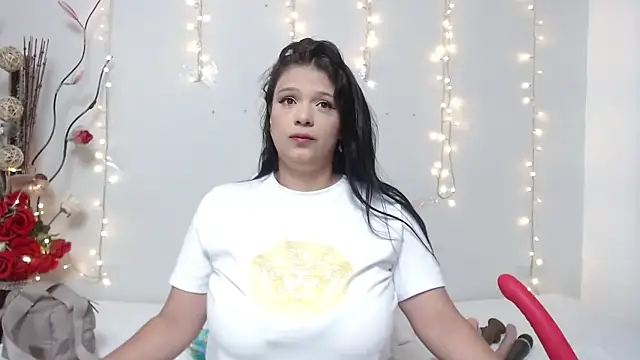 Nicol Love0 online show from January 3, 6:46 pm