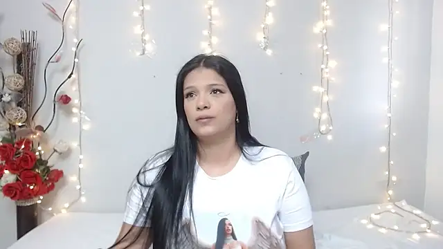 Nicol Love0 online show from January 11, 7:05 pm