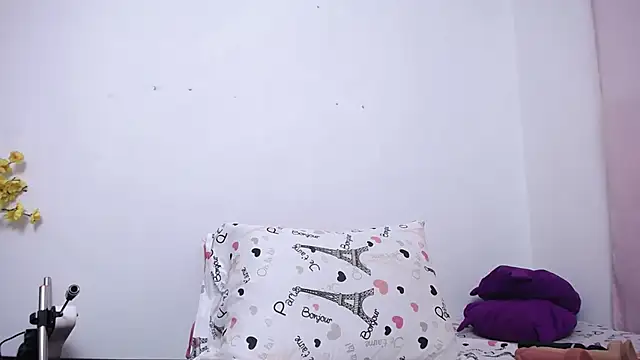 Nicol Love0 online show from October 8, 11:52 am