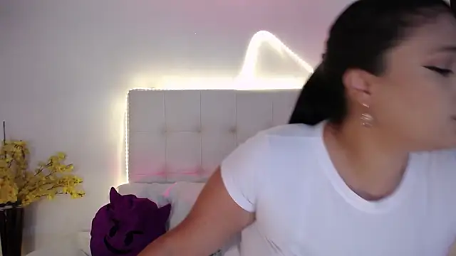 Snapshot of Nicol_Love0 chatting on March 18, 2:31 pm Nicol Love0 online show from March 18, 2:31 pm