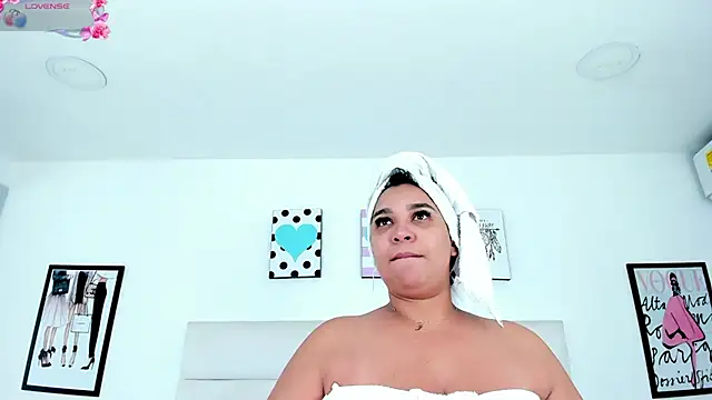 Snapshot of JoslinEvans chatting on November 21, 12:04 pm JoslinEvans online show from November 21, 12:04 pm