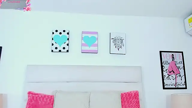 Snapshot of JoslinEvans chatting on February 7, 12:09 pm JoslinEvans online show from February 7, 12:09 pm