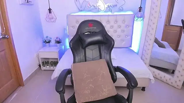 Zoeth Ruiz online show from January 6, 12:57 pm