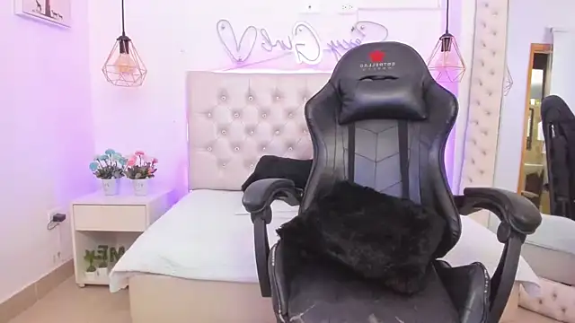 Zoeth Ruiz online show from February 7, 3:30 pm