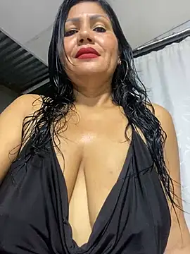 Snapshot of Hot_Rose83 chatting on January 9, 12:03 am Hot Rose83 online show from January 9, 12:03 am