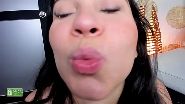 aisha   online show from December 20, 4:14 pm