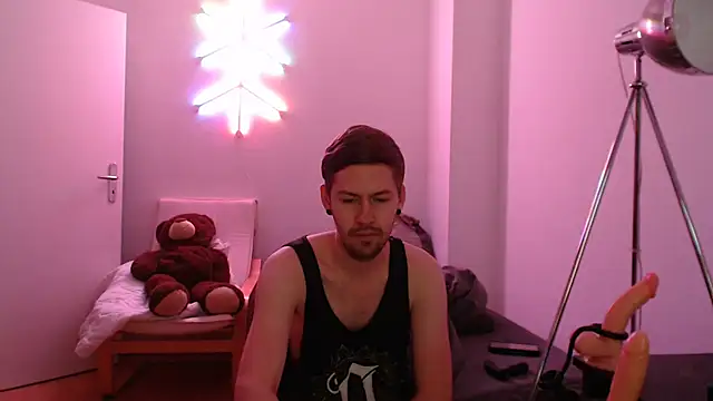 Snapshot of jonny-bisexual chatting on December 12, 10:31 pm jonny-bisexual online show from December 12, 10:31 pm