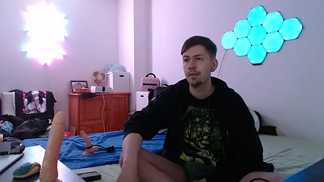 Snapshot of jonny-bisexual chatting on December 25, 5:05 pm jonny-bisexual online show from December 25, 5:05 pm