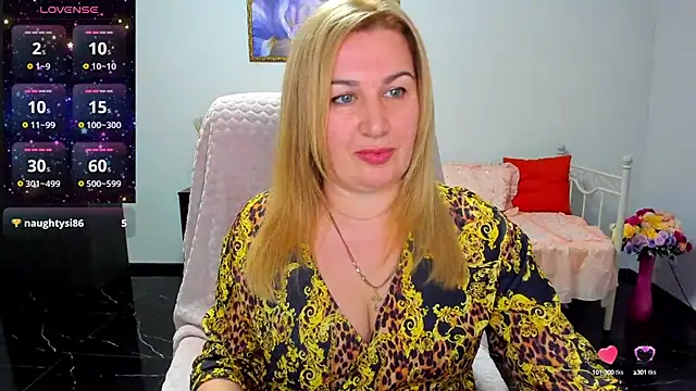 Lili Crossi online show from March 10, 6:49 am