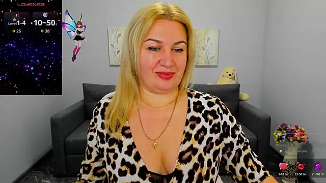 Lili Crossi online show from November 18, 6:51 am