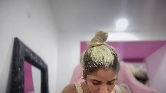 Susandolls online show from November 10, 11:37 pm