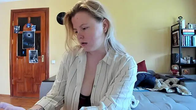 LillyDepp online show from April 23, 11:20 am