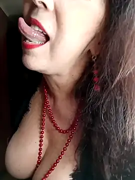Snapshot of GypsyEsmeralda chatting on January 5, 6:24 pm GypsyEsmeralda online show from January 5, 6:24 pm