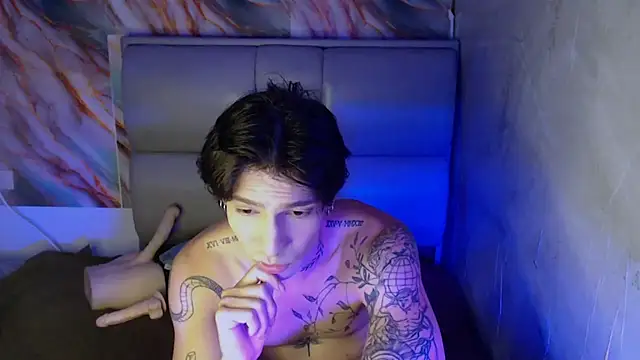 Snapshot of Apolo_Hidalgo01 chatting on October 1, 8:04 pm Apolo Hidalgo01 online show from October 1, 8:04 pm