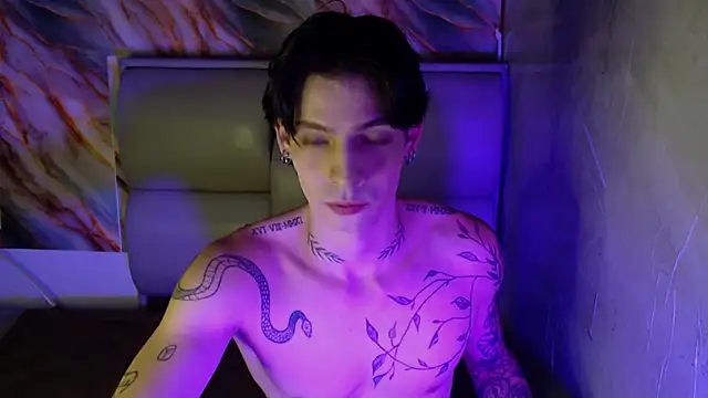 Snapshot of Apolo_Hidalgo01 chatting on October 3, 11:24 pm Apolo Hidalgo01 online show from October 3, 11:24 pm