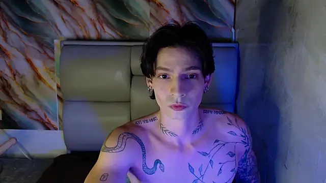 Snapshot of Apolo_Hidalgo01 chatting on October 5, 3:27 am Apolo Hidalgo01 online show from October 5, 3:27 am