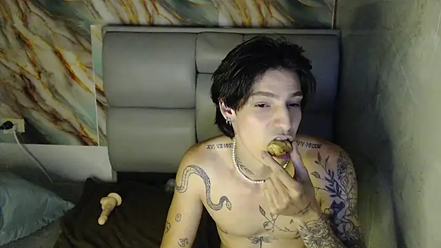 Snapshot of Apolo_Hidalgo01 chatting on October 12, 10:09 pm Apolo Hidalgo01 online show from October 12, 10:09 pm