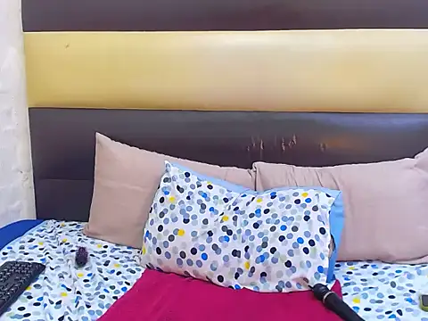 Snapshot of NunuBerry16 chatting on February 13, 9:11 pm NunuBerry16 online show from February 13, 9:11 pm