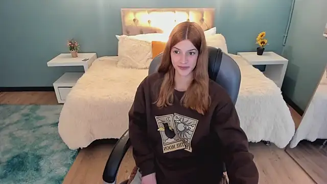 Nora Vennucci online show from January 13, 7:30 pm