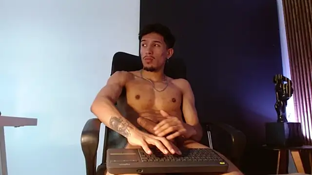 Snapshot of rafael_stone chatting on January 29, 9:44 am rafael stone online show from January 29, 9:44 am