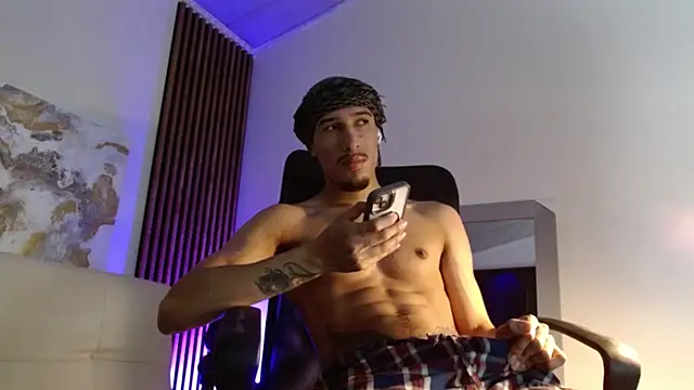 Snapshot of rafael_stone chatting on February 9, 4:04 am rafael stone online show from February 9, 4:04 am