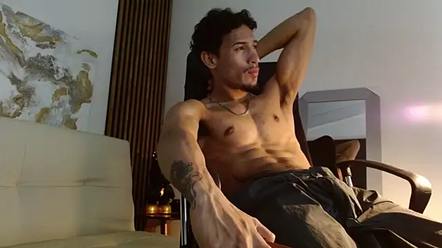 Snapshot of rafael_stone chatting on February 11, 3:18 am rafael stone online show from February 11, 3:18 am