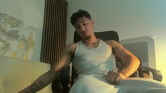 Snapshot of rafael_stone chatting on March 6, 4:19 am rafael stone online show from March 6, 4:19 am